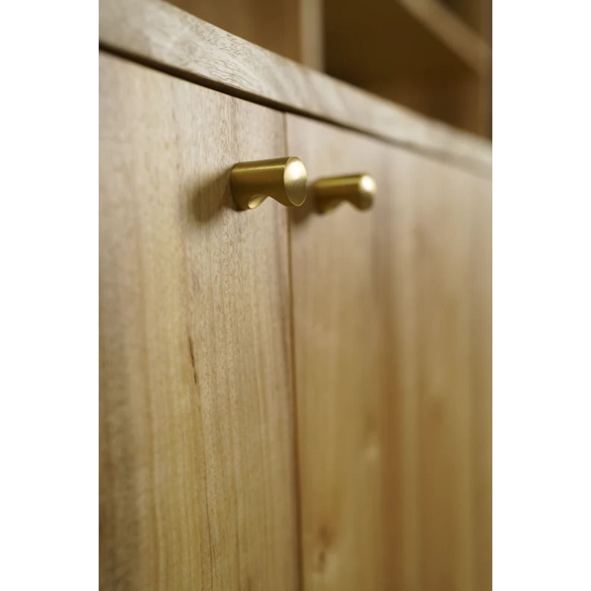 Gilles Hutch 2.0 72 W HU03 Door Handle Closeup View by Tomfoolery Wood Co